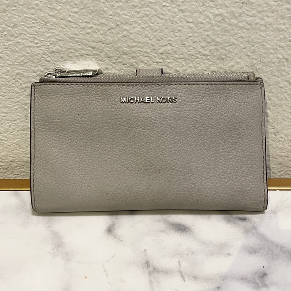 Michael Kors Handbags - Michael Kors Wristlet Wallet